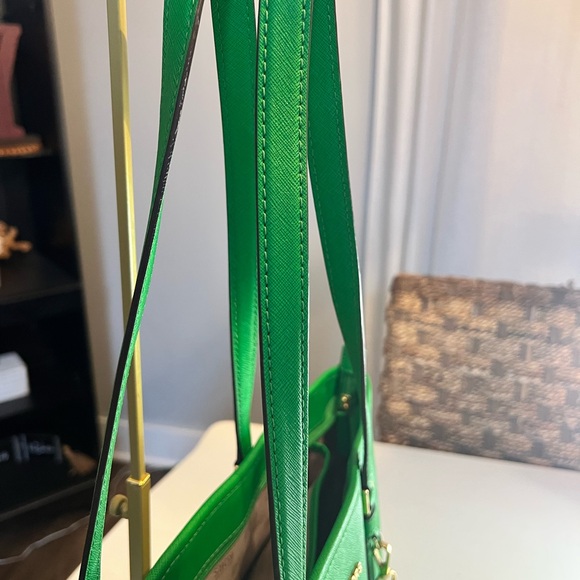 MICHAEL KORS - Vibrant Green Tote - Picture 16 of 16